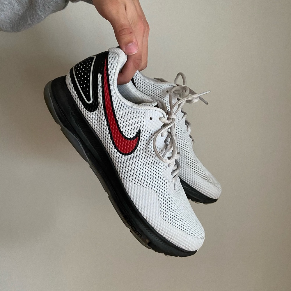 NIKE ZOOM ALL OUT SNEAKER (size 11.5)